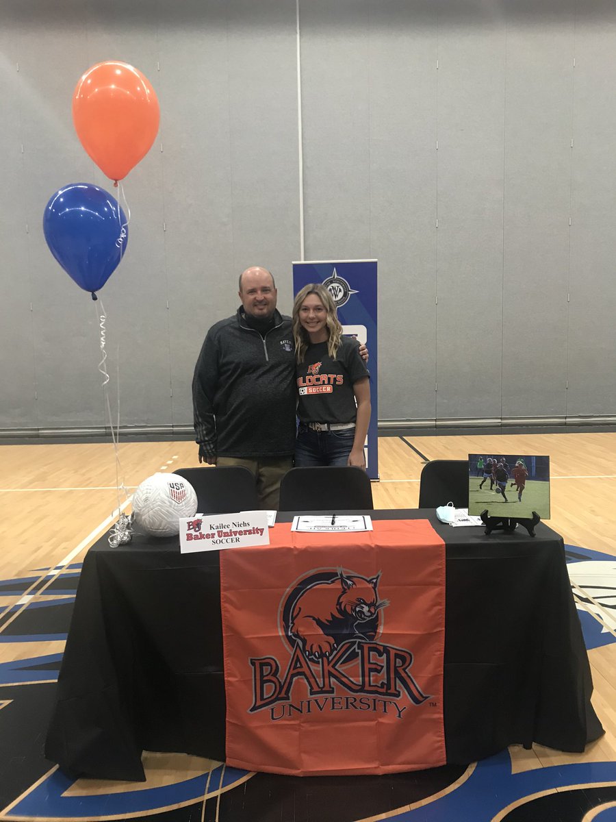 kaileemarie01's tweet photo. officially a wildcat!! 🧡⚽️ i couldn’t have done it without all the support &amp; i’m forever thankful for all the people who continued pushing me and making me a better player. i can’t wait to be a wildcat next year!! #bakeruniversity #signed #classof2022 https://t.co/6ryDlCiWL3