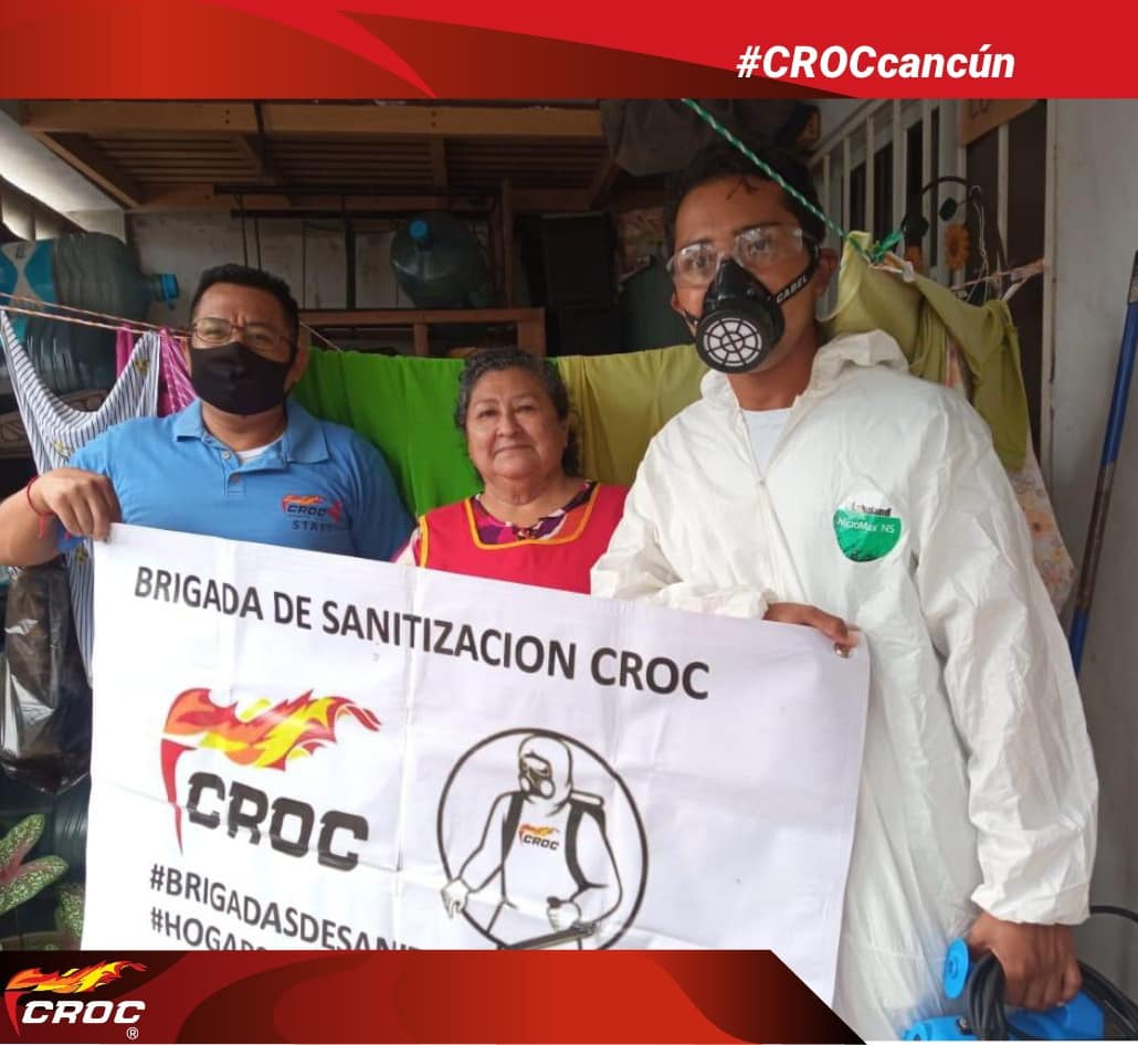 NaranjoEugenio's tweet photo. #Cancún | Llevamos nuestra brigada de sanitización de viviendas #croquistas a la Sm 64, con lo cual impulsamos las medidas de sanidad para evitar que sigan propagándose los contagios por #Covid19.
@CROC_Nacional
@CrocCancun https://t.co/QTJLmGKbnh