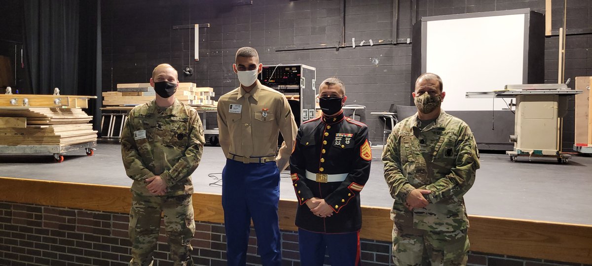 oemrsfrancis's tweet photo. Thank you to the military personnel who joined us and shared their stories. We even welcomed back an alumni! @OPSSocStudies @OlatheEastHawks @olatheschools #opsmomentsthatmatter #VeteransDay https://t.co/b4kEhYFch4