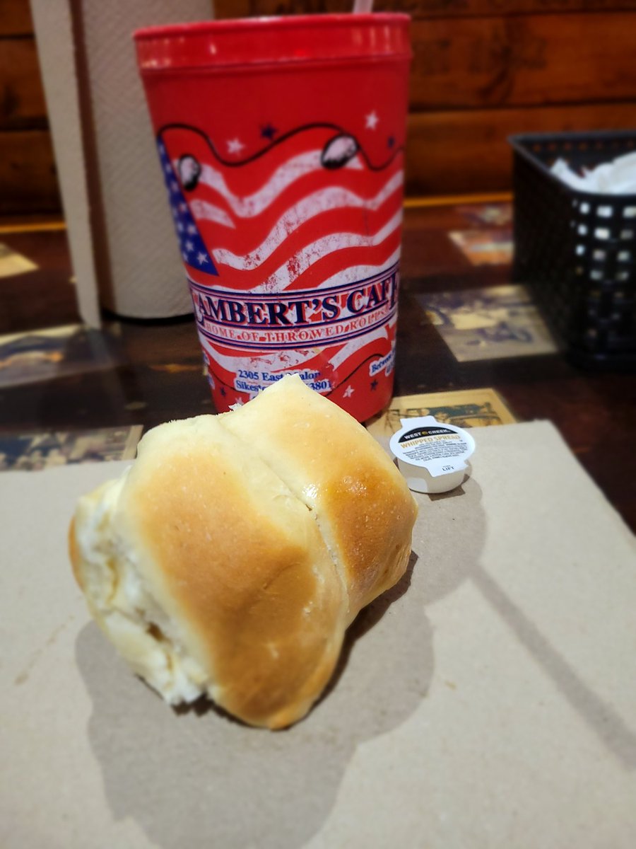 Tilly68333's tweet photo. It's a good day when you get to stop at Lambert's on the way back to the Midwest 😋
#Throwedrolls https://t.co/MLA5Ce7VeC