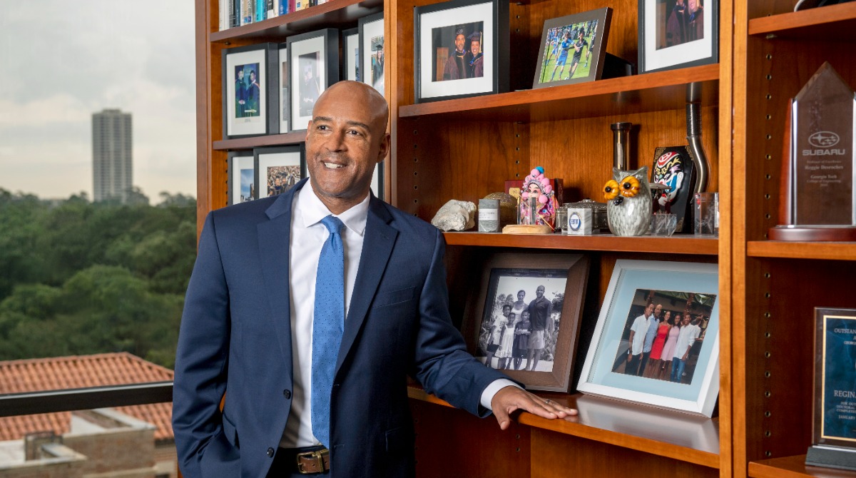 “I am deeply honored"

Reginald DesRoches has been named the next president of Rice University.

He is currently serving as the university's provost and will step into his new role July 1, 2022.
Announcement: bit.ly/30hBNxR

#riceuniversity #ricepresident