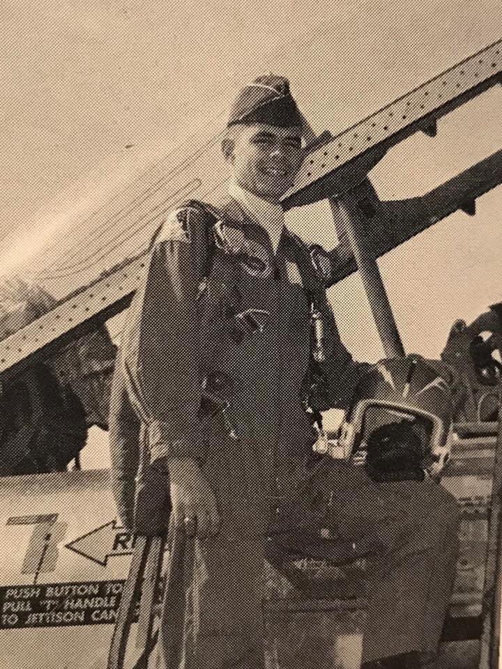 AmyMClarkTX's tweet photo. #VeteransDay Thank you to all who have served our country throughout the years. What a blessed nation we are to have so many willing to give so much to protect our freedoms. I’m so grateful for my father, a Vietnam vet &amp; absolute hero in my book.
Love you, Captain Dad!! ❤️✈️ https://t.co/Xx99YPfZYP