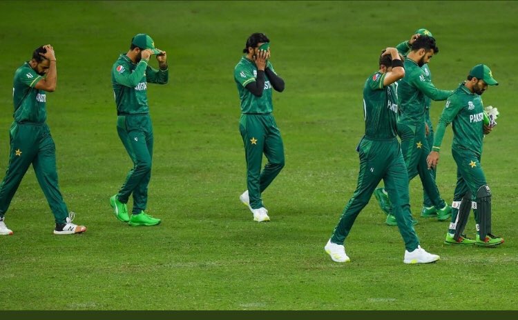 ErumJavaid's tweet photo. 😢😢Keep your head up. Allah gives his hardest battles to his strongest soldiers.
We love you team Pakistan🇵🇰🇵🇰🇵🇰❤️❤️
#PakistanZindabad 
#TeamPakistan https://t.co/sGy2n9tohd