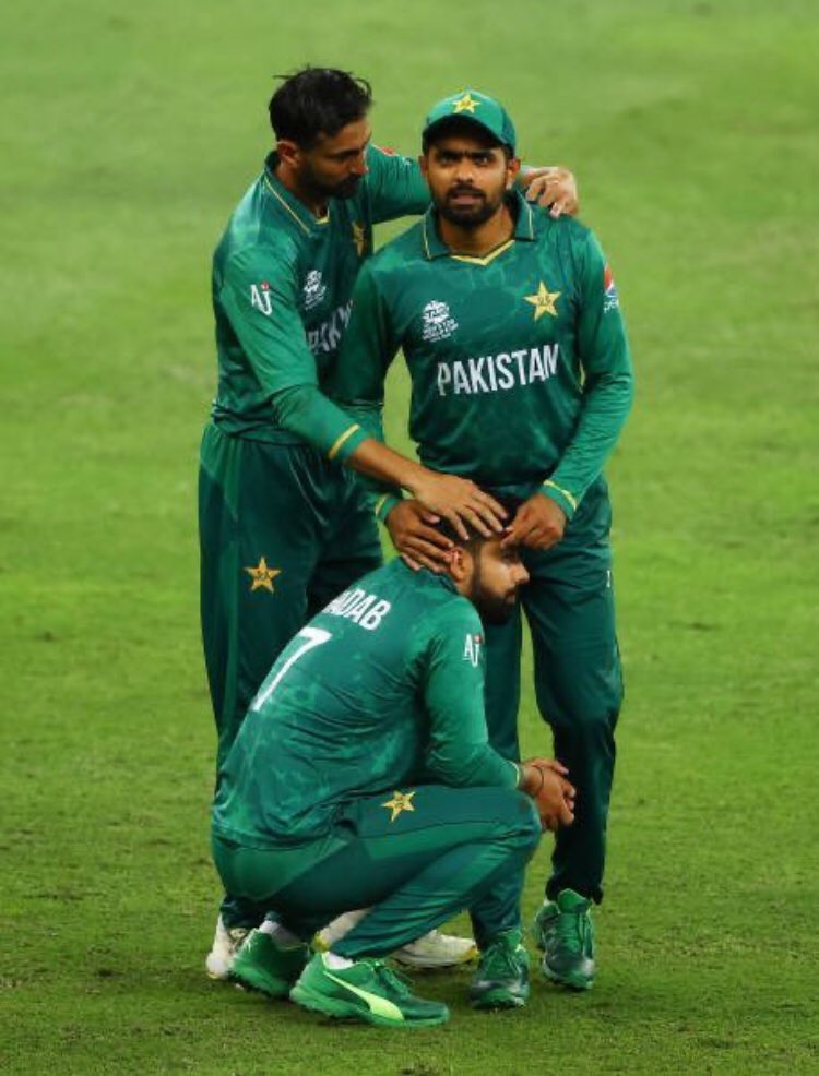 ErumJavaid's tweet photo. 😢😢Keep your head up. Allah gives his hardest battles to his strongest soldiers.
We love you team Pakistan🇵🇰🇵🇰🇵🇰❤️❤️
#PakistanZindabad 
#TeamPakistan https://t.co/sGy2n9tohd