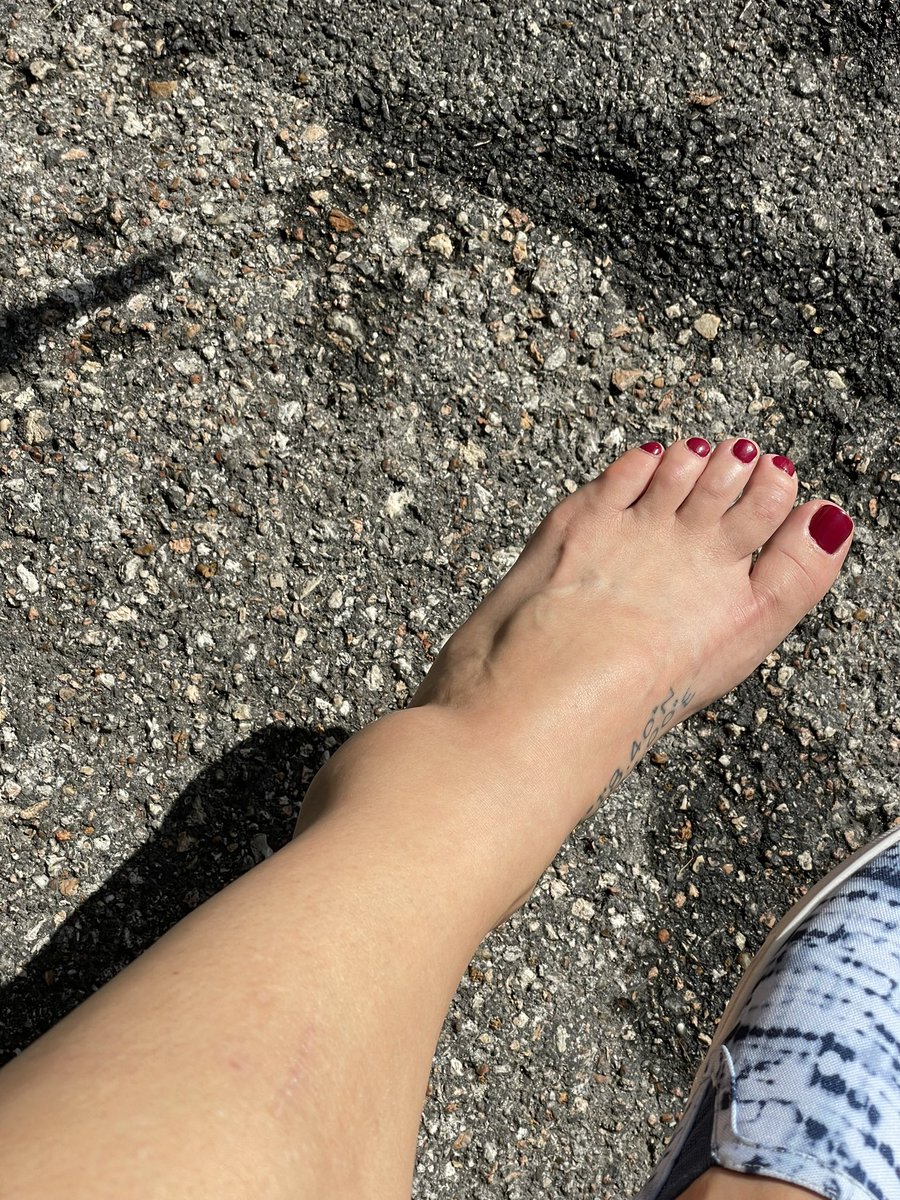 DrD_SocialWork's tweet image. I may or may not have been installing my fence at home alone against my partners advice. I may or may not have fallen off a ladder. I definitely did not break my ankle!! Let’s be honest if you know me it’s shocking I’m 40 and this is one of my worst injuries #Win?? Only #Sprained
