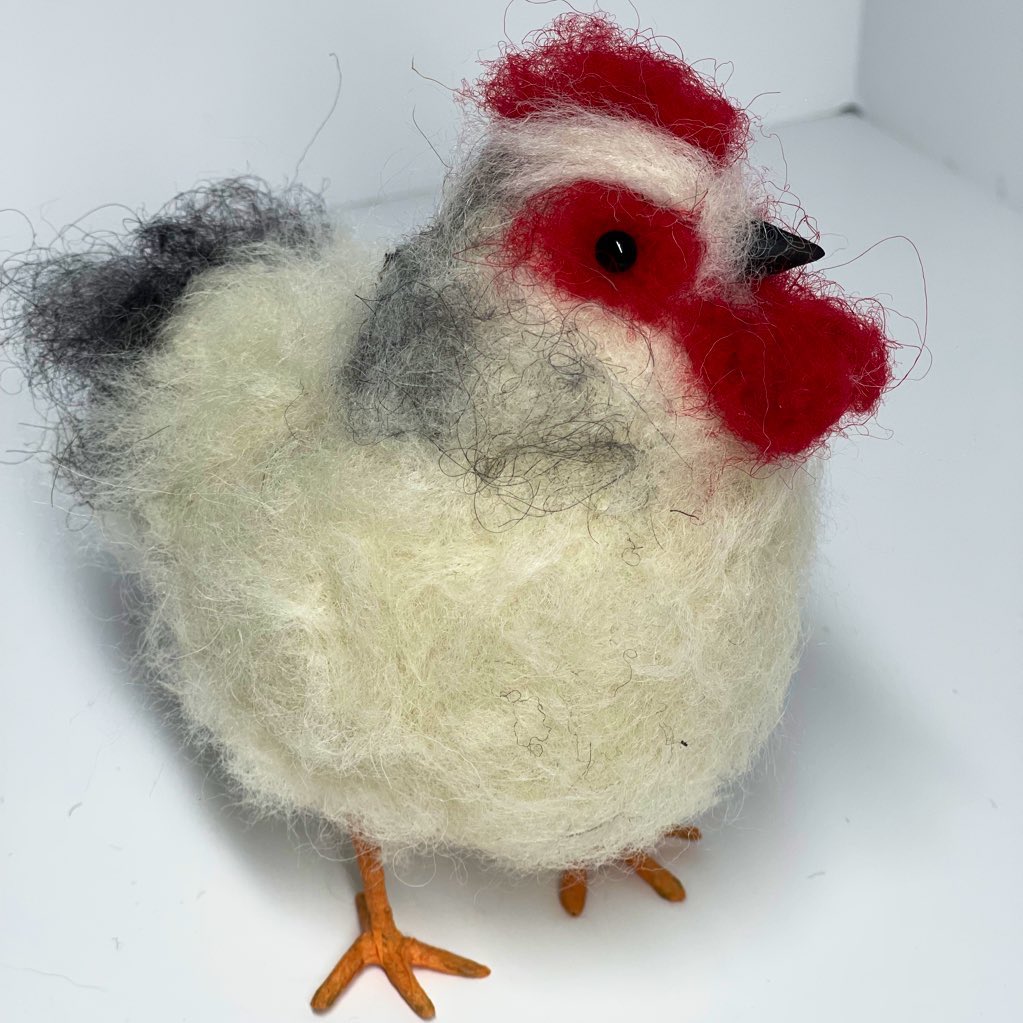 ffinlaysonart's tweet photo. Good evening - I made these wee chooks last week and I am pretty sure they are my most favourite needle felted creations!! #ScottishCraftHour https://t.co/zEnuX1gbXs