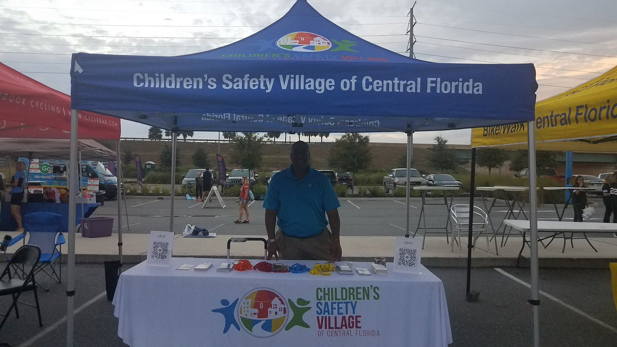 CSVcentralFL's tweet image. Our Executive Director got the chance to present to Sally Ride Elementary school and attend the Octoberbearfest 5k for Walk-Ride-Thrive Orange County! 🚴 

Make sure to check them out and brush up on pedestrian/bike safety!