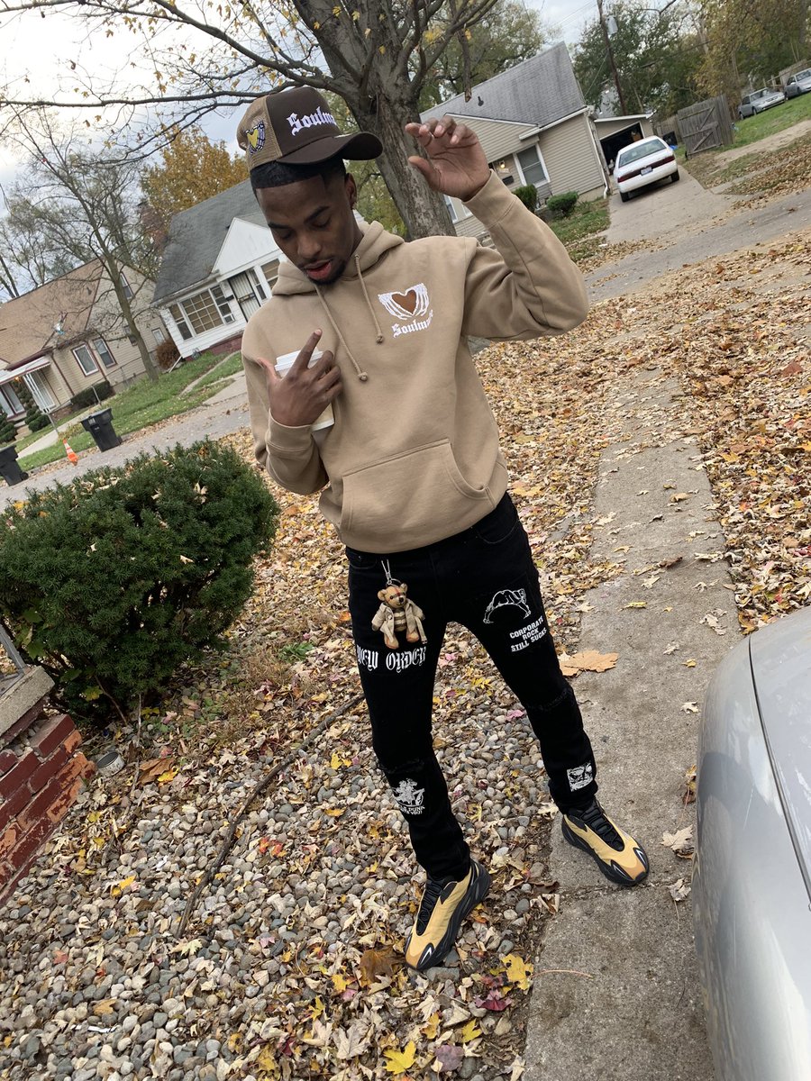 Gravylavie's tweet photo. I know that I’m star when they see me they make wishes #1111 #22 #freeddog https://t.co/LEab7Y2BQ9