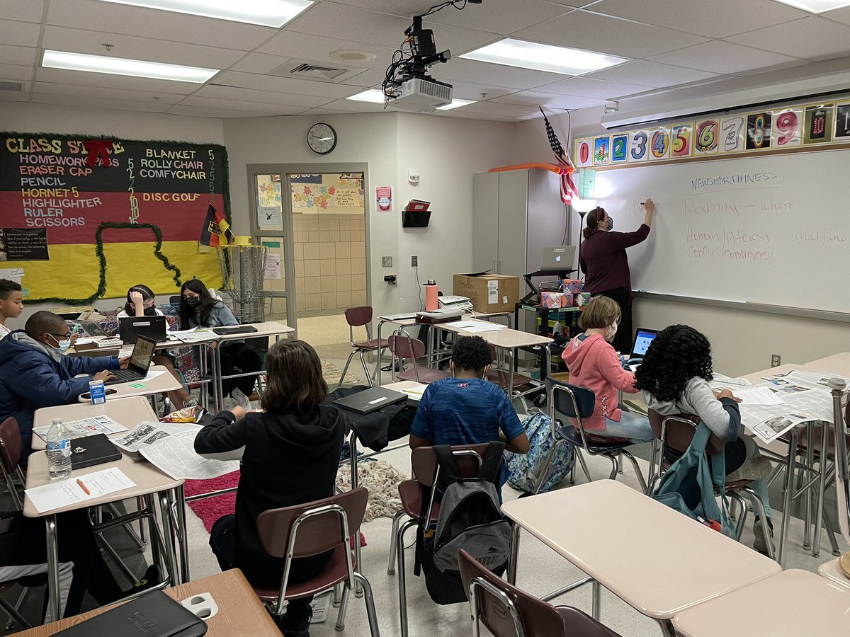dwynnburger's tweet photo. @BASDnortheast Journalism Club learning about news worthy stories and getting geared to begin working in our TV studio to provide the NE community with the latest buzzzz @NETV_News @MsBush8 #mceoi https://t.co/DeA9ZhveEu