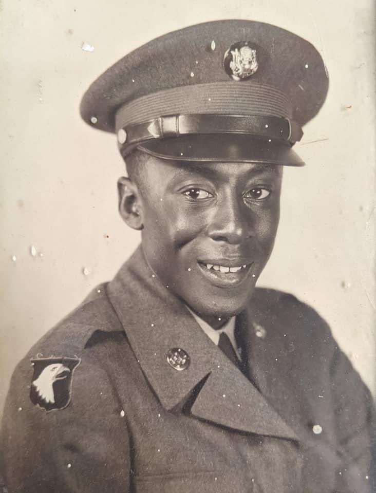 Ashley_A_Holt's tweet photo. Happy Veterans Day to all who served! Especially my favorite vets, my crazy Twitter dad @KLHolt80 &amp; my sweet Grandpa Johnny ❤️

#VeteransDay2021 https://t.co/PSywaLuBur