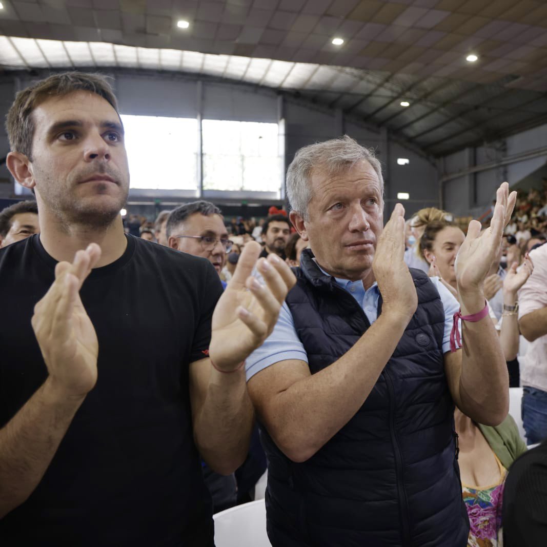 monzoemilio's tweet photo. Este domingo los bonaerenses tenemos la oportunidad de convertir la bronca por las aulas cerradas, la angustia por la pérdida de puestos de trabajo y el miedo ante la inseguridad en una posibilidad de cambio que nos devuelva la Provincia que queremos. ¡Vamos a lograrlo #Juntos! https://t.co/sB8nn09LGJ