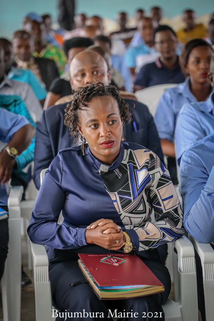 DSindihebura's tweet photo. #Burundi:La Présidente du conseil communal de la @MukazaCommune en @MairieBuja, Mme Annick Nsabimana, est parmi les nouveaux membres du conseil d'Administration du fond national d'investissement communal #Fonic. Félicitations Mama @Nyakabiga_bi @sinrenovat @IrYvan_Manager https://t.co/6wf1SuJou8