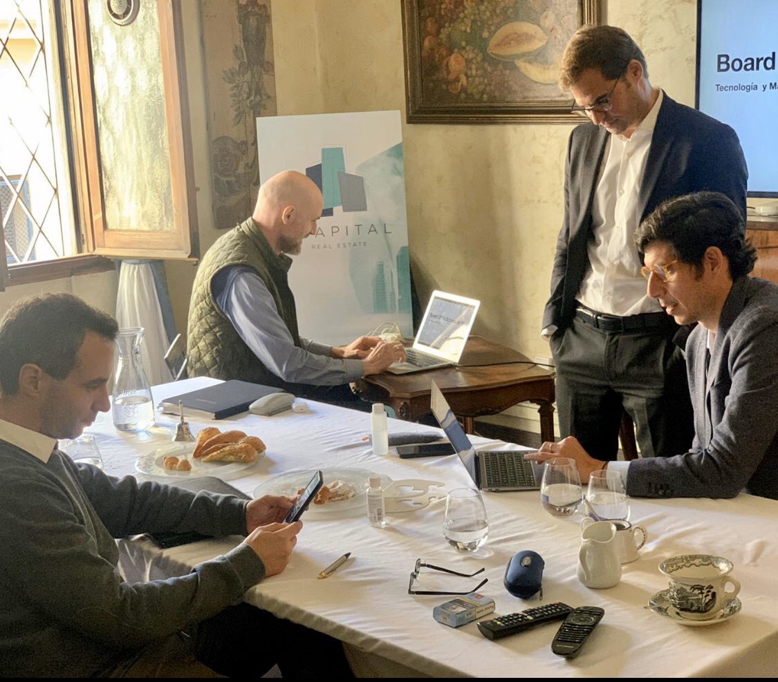 3CapitalRE's tweet photo. Acabamos de celebrar el comité mensual de la firma con la asistencia del equipo directivo de la oficina de Madrid. La intención era coordinar a ambos grupos en la consecución de los objetivos comunes de fidelización de clientes en lo que llevamos de 2021. 

 #realestate https://t.co/djQvGCIV0I