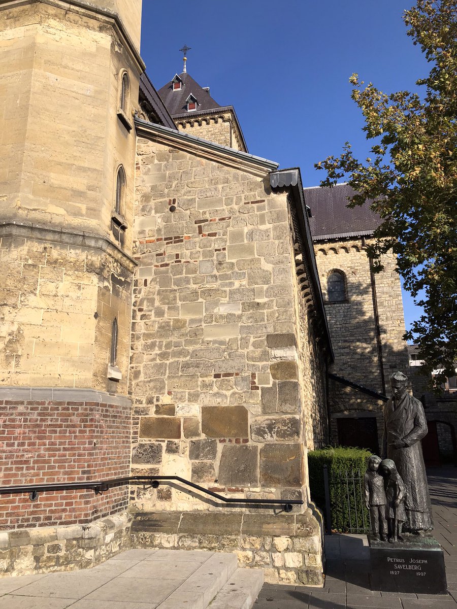 COostwegel's tweet photo. #Heerlen Middeleeuwse #Pancratiuskerk en Gevangentoren/Schelmentoren https://t.co/irnViRCObn
