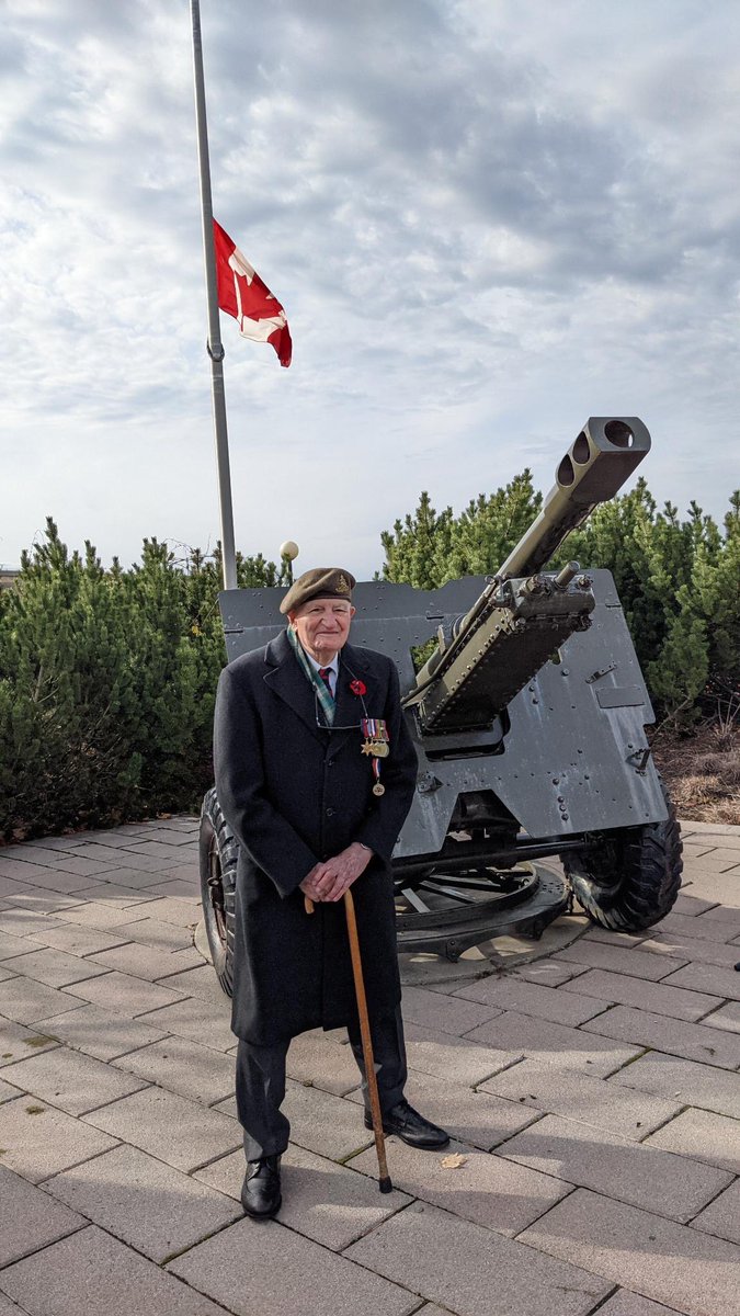 KMLSR52's tweet photo. LCol Robert Spencer, 101 years young, in attendance at 30th Field Artillery Regiment, RCA @RCAA_AARC https://t.co/ZF0I3uSKL6