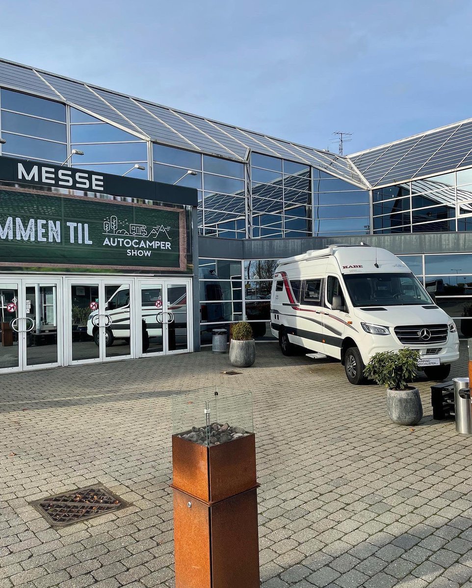 SteenRRasmussen's tweet photo. Så er vi klar til at tage imod alle de besøgende på dette års AUTOCAMPER Messe, i Fredericia den kommende weekend. Vi glæder os til at se jer og vise alle vores nyheder. 🤩⛱🥇

#messe #autocampermesse #autocamper #ferie #kabe #kassebil #indgang #fredericia #messec https://t.co/oKbIgGgfAI