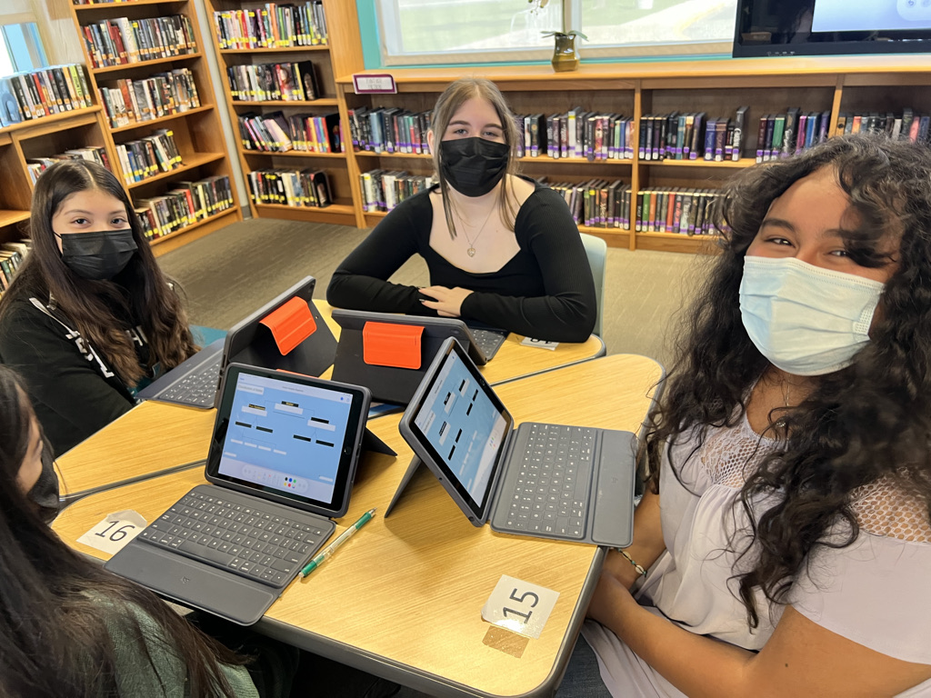 hshpilc's tweet photo. Learning in the Library (ILC)! Phoenix learned to annotate and create PDFs, explore Markup tools organize their Files app, & embed pictures using @MicrosoftEDU Word. @AppleEDU @CanvasLMS #HCISDedtech #LibrariesTransformTX https://t.co/Z1Z6bNKymX