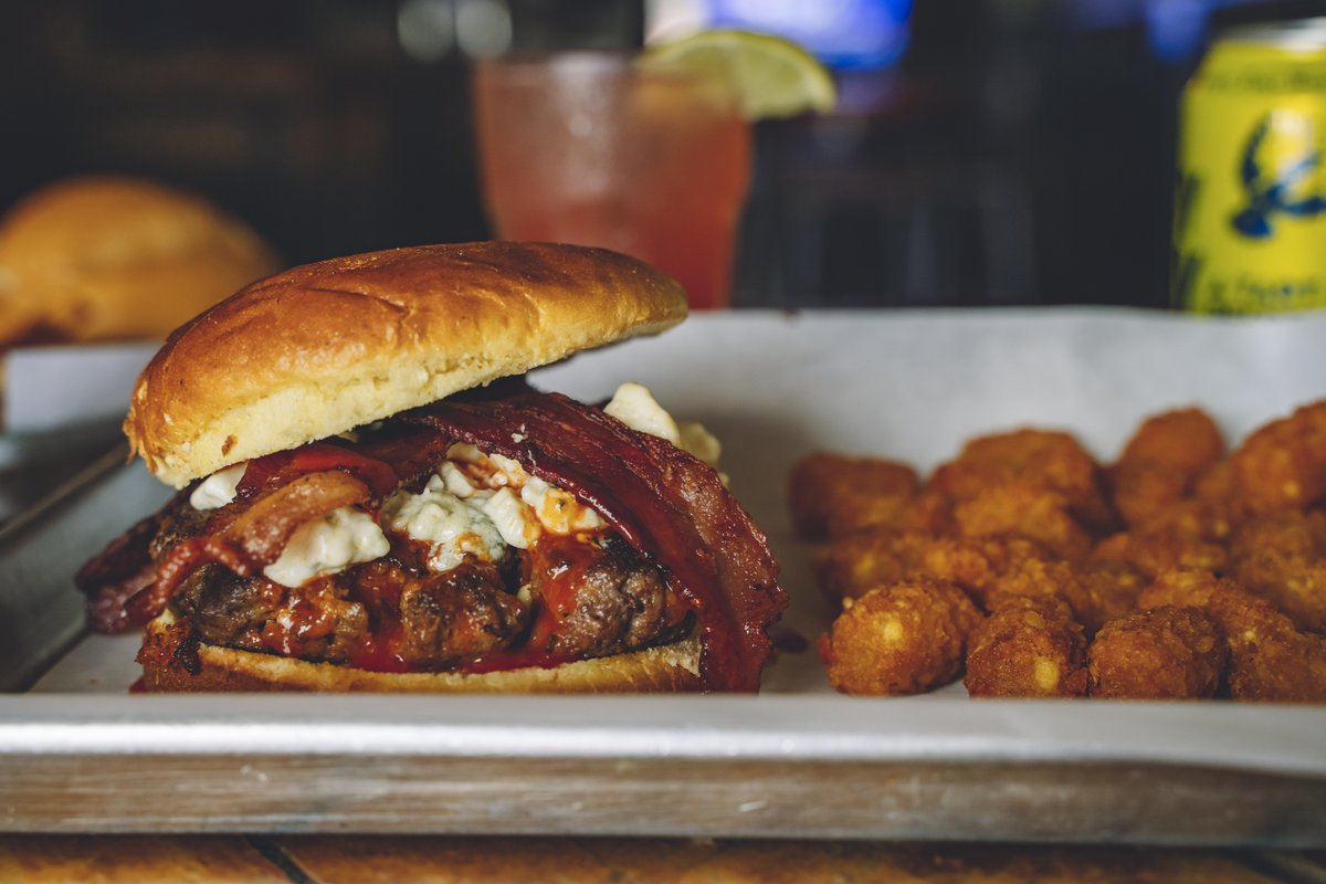 BarPMLubbock's tweet image. Food ✔️ Drink ✔️
This is dinner done right!
#fivestardivebar #lubbockbar #locallubbock #wreckem