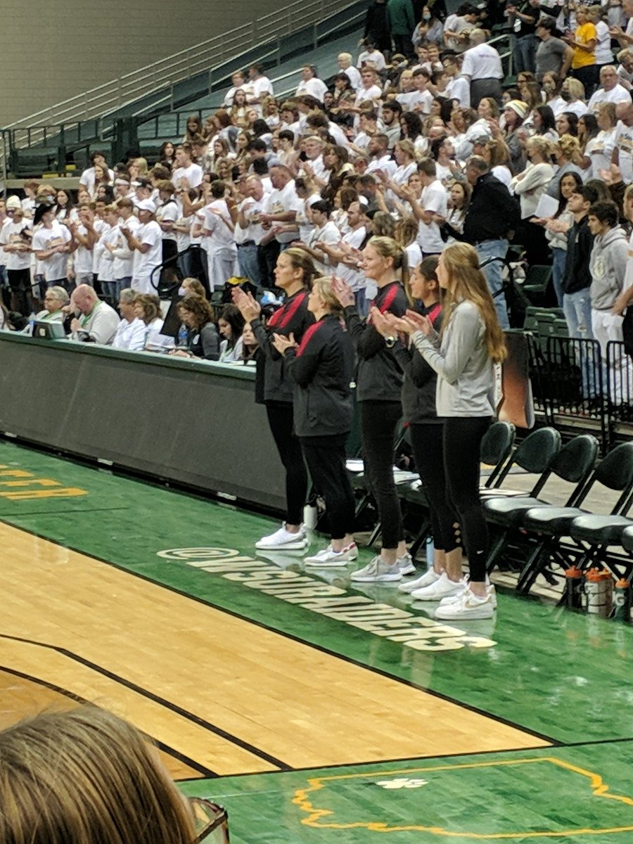 BeaverVB's tweet photo. Good to see BU alumna @12jennybrown on the sidelines giving back to the game. #sthenry #downtownJennyBrown https://t.co/eBnEeXn8Ft