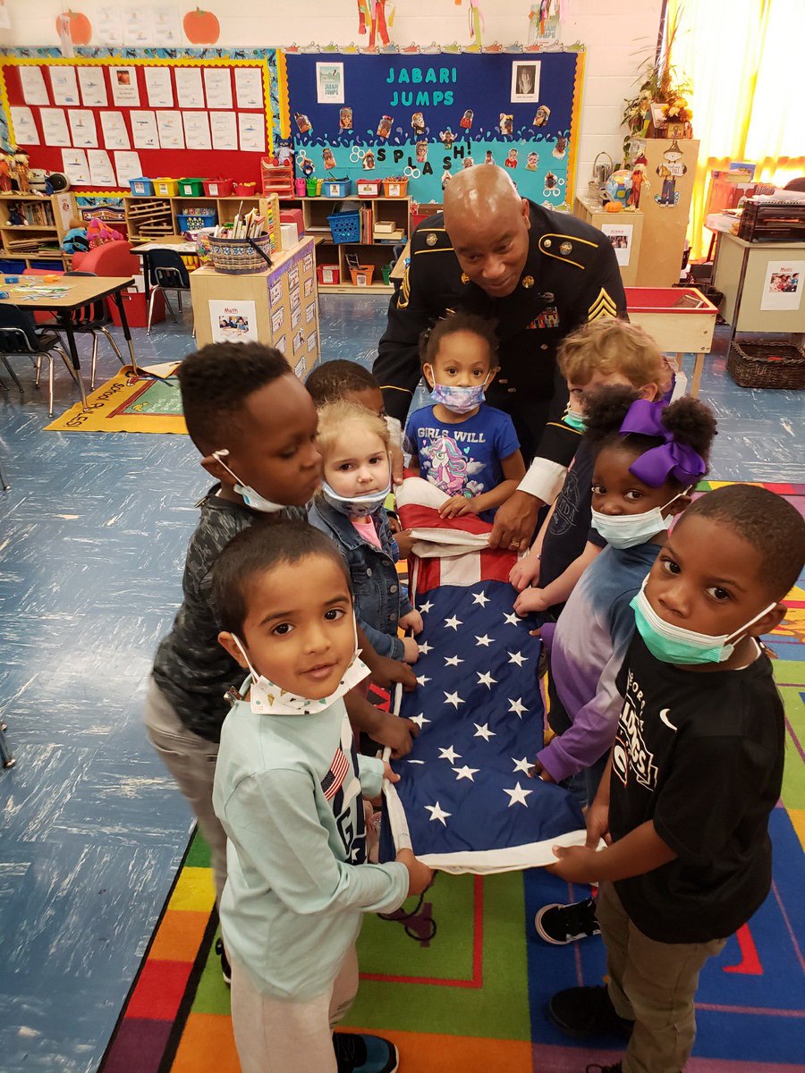 MtCarmelES_HCS's tweet photo. Our Pre-K had a very special visitor today for #HappyVeteransDay!! #mustangsrock #expectearlylearninghcs @KRichter1RSE @mr_bsclass @ShonaStrodder @HenryCountyBOE @iammrsbolds @B3Matters @MediaSpecNikki https://t.co/KSegbl4eK1