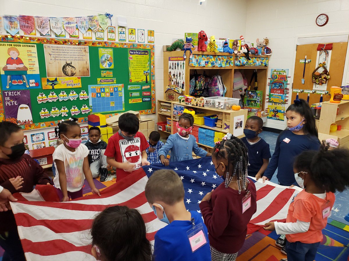 MtCarmelES_HCS's tweet photo. Our Pre-K had a very special visitor today for #HappyVeteransDay!! #mustangsrock #expectearlylearninghcs @KRichter1RSE @mr_bsclass @ShonaStrodder @HenryCountyBOE @iammrsbolds @B3Matters @MediaSpecNikki https://t.co/KSegbl4eK1