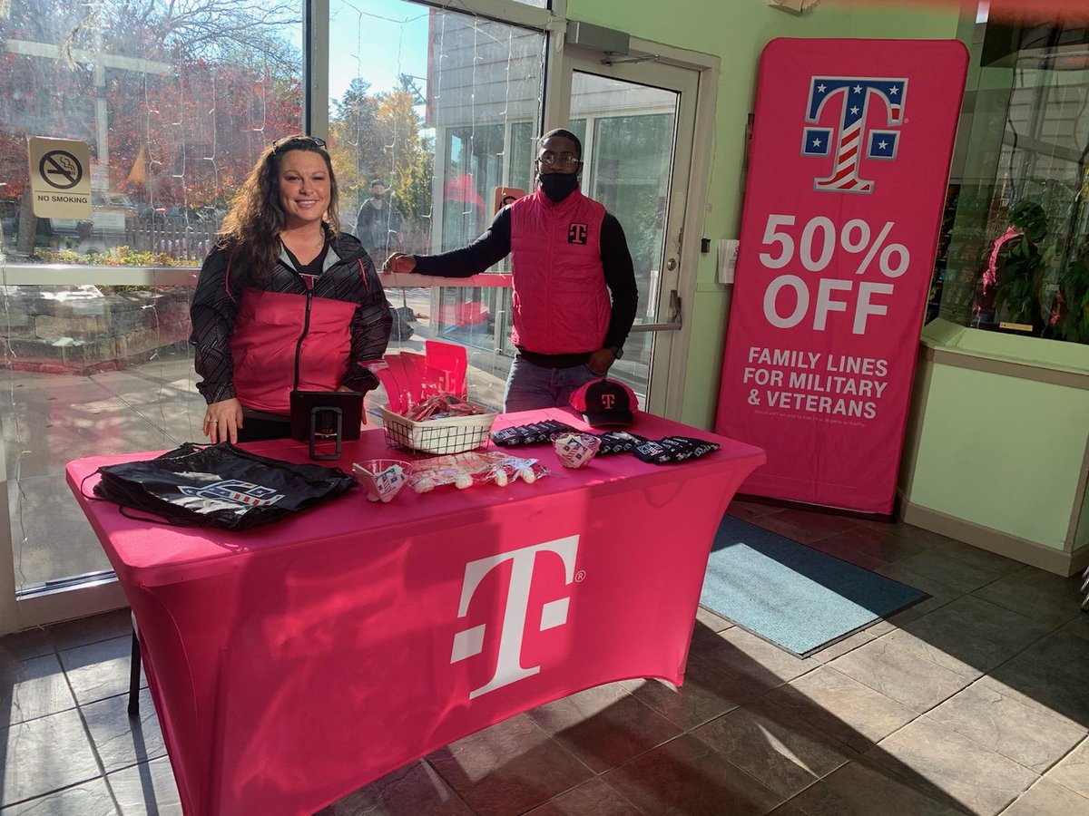 kgcline's tweet photo. #TMOGoesLocal in Bloomington IL @MillerParkZoo to Thank our Military Members+their families!! We sponsored free entry to all active&veterans members + their families today! Stop by to get some fun swag and enter to win a free Zoo Membership! ๐บ๐ธ๐ค๐โค @Dave314Bradley @pedrobyers1 https://t.co/ylmRsNDBG4