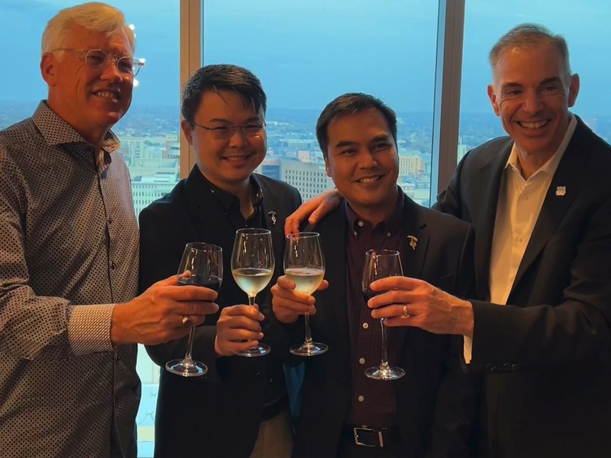 PhiGammaVirtual's tweet photo. A @Sigma Toast to Honor the Past, Remember the Present, Create the Future… @KennethDion @RichardRicciar3 @MJ_DINO @IRV_ONG @sbibb_bibb @ThomasKearns12 #SigmaCONV21 #BeBOLD #InfuseJOY https://t.co/VR8EmgAMLj