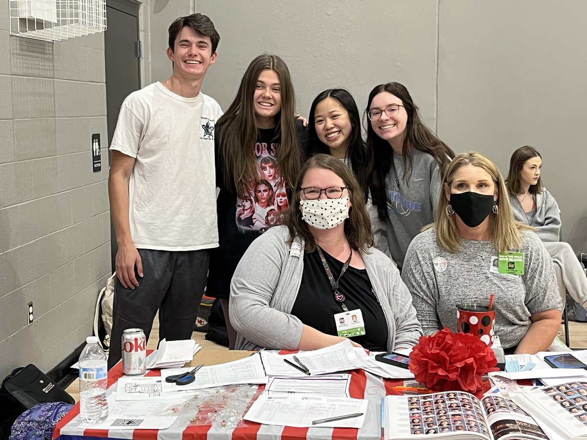 SouthsideDECA's tweet photo. Thanks to everyone who volunteered to organize, work, or give blood at the Blood Drive!🩸Your gift could save a life! #bemoremaverick #communityservice #DECAmonth https://t.co/fewA3imERx