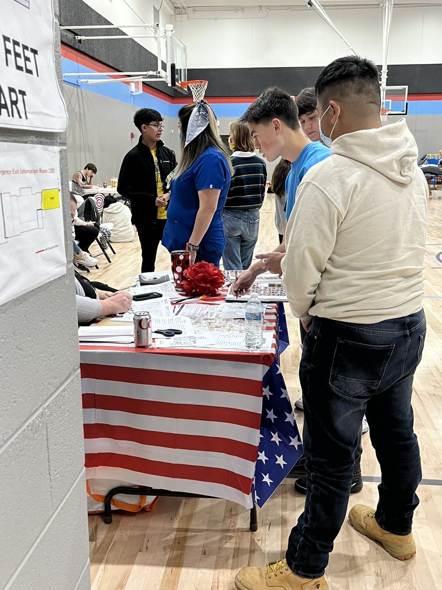SouthsideDECA's tweet photo. Thanks to everyone who volunteered to organize, work, or give blood at the Blood Drive!🩸Your gift could save a life! #bemoremaverick #communityservice #DECAmonth https://t.co/fewA3imERx