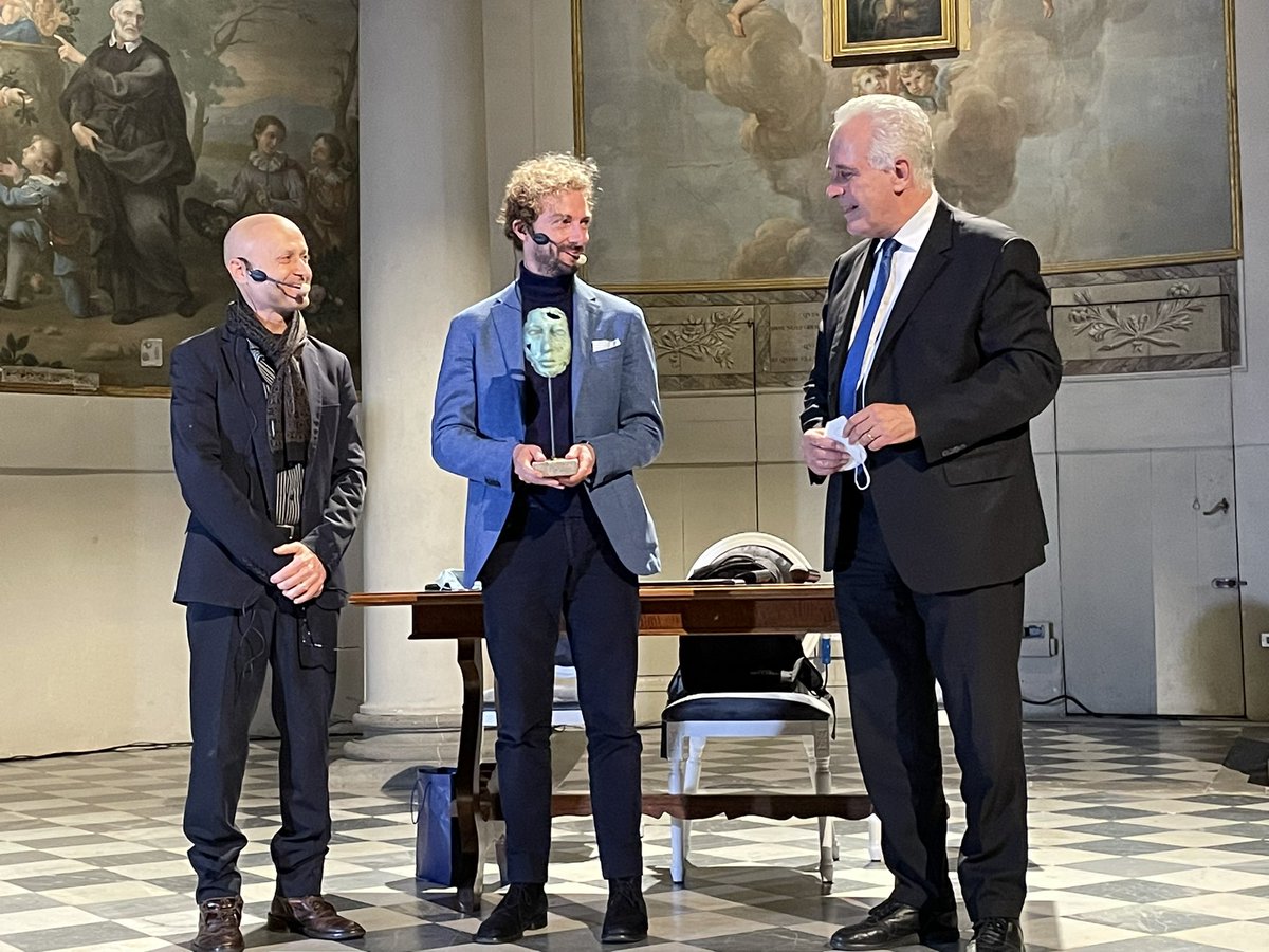Premio Visioni ad Alessandro d’Avenia. Premia il Presidente della Regione Toscana Eugenio Giani