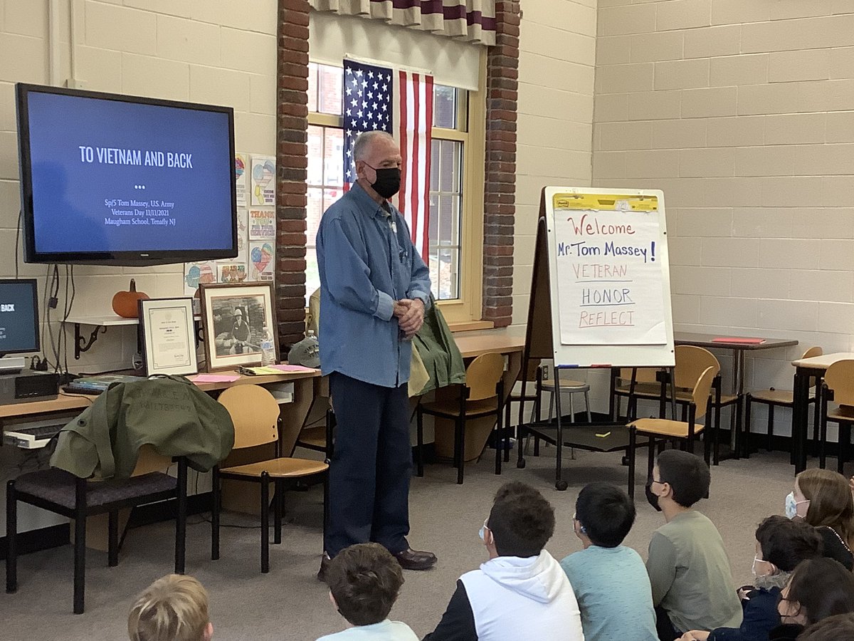 bookcrazy44's tweet photo. 🇺🇸🇺🇸Veterans-we honor you today and reflect on your service! Thank you for your sacrifices. Our Maugham readers spent the afternoon in library with Vietnam veteran Tom Massey - thank you Tom!
🇺🇸🇺🇸
#Veterans Day 2021 https://t.co/JD91pyAYLZ