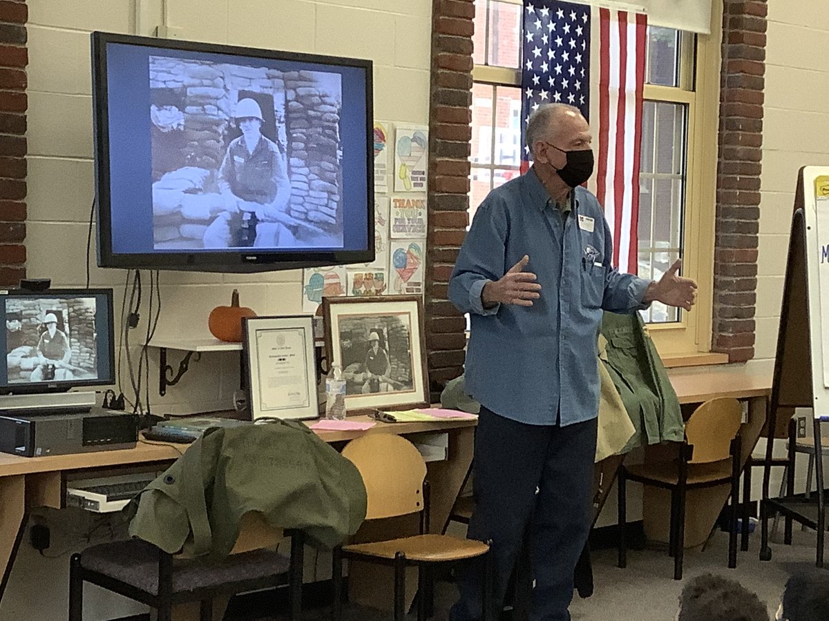 bookcrazy44's tweet photo. 🇺🇸🇺🇸Veterans-we honor you today and reflect on your service! Thank you for your sacrifices. Our Maugham readers spent the afternoon in library with Vietnam veteran Tom Massey - thank you Tom!
🇺🇸🇺🇸
#Veterans Day 2021 https://t.co/JD91pyAYLZ