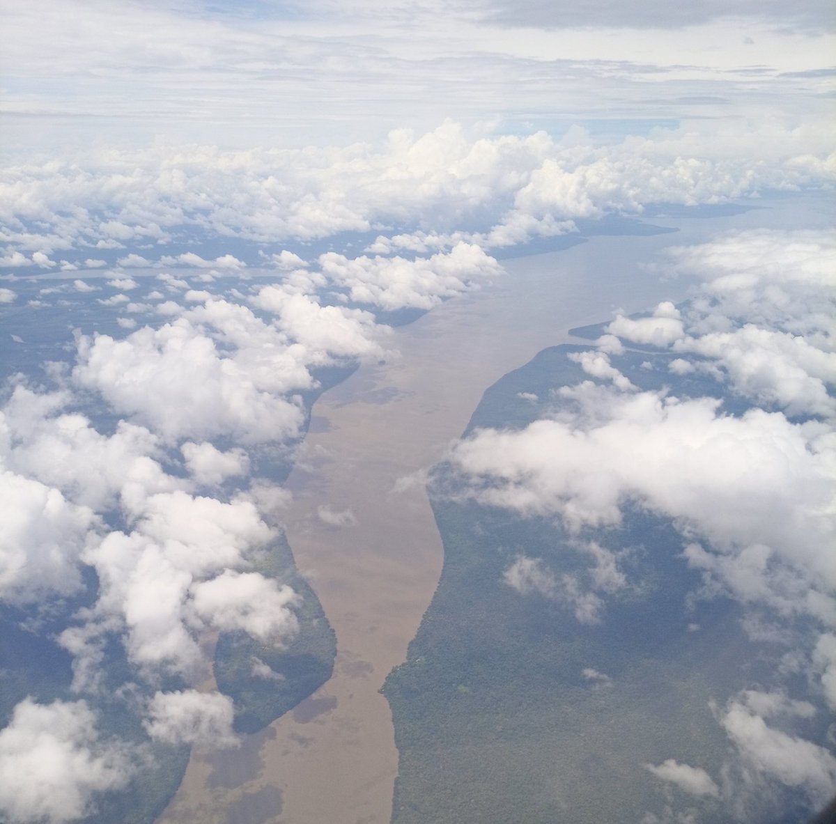Maxewell's tweet photo. Vu du ciel ✅
#AmazingGabon #Tourisme #DestinationGabon #Nature #Komo #Ogooué #Gabon🇬🇦 https://t.co/NXukGbeU9Q