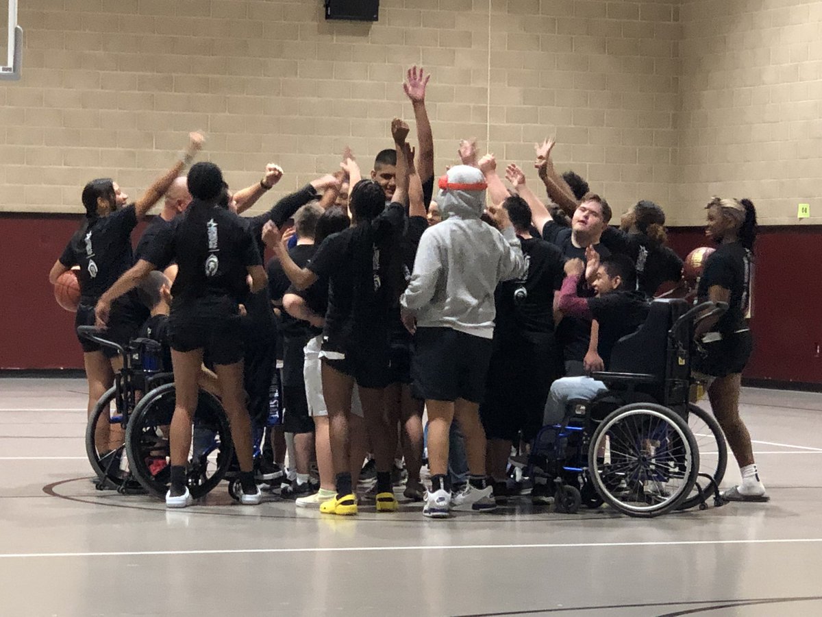 bpollockpac's tweet photo. Great to see @SFSFweareaforce  program providing a great opportunity for our special needs kids, and seeing @Cen10Huskies Girls BB team coaching &amp;  teaching. Not sure who had more fun! @Cen10Hoops also helping out this program💪🏼Great job, @DrLancePE!! #NothingButNets @MDWoods15 https://t.co/vTfFFXOLfT