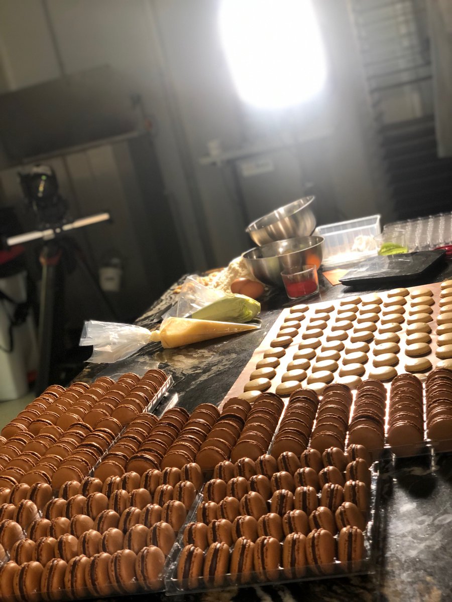 VincentGuerlais's tweet photo. Demain dans @telematin avec @LoicBallet vous saurez tout sur le @ConcoursMacaron Amateur International et sa finale SAMEDI à #Vannes 
Diffusion reportage dans l’émission de 6:40 à 8:40 sur @France2tv
Finale internationale au Salon du Chocolat &amp; Pâtisserie @AlainChartier56 https://t.co/WCHSLrIOEm