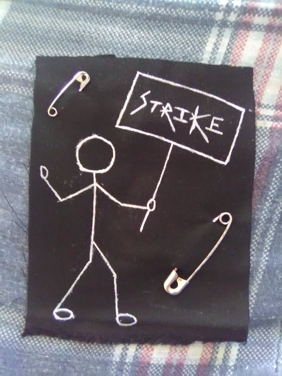 shansen614's tweet photo. @RedBeretsM4All @Millensplain @RedBeretsM4A @artistsonstrike @Jaybefaunt @FredHamptonLeft @DesnoyersScott #Craftivism #CraftStrike let's do this! https://t.co/qvdK0iIpzz