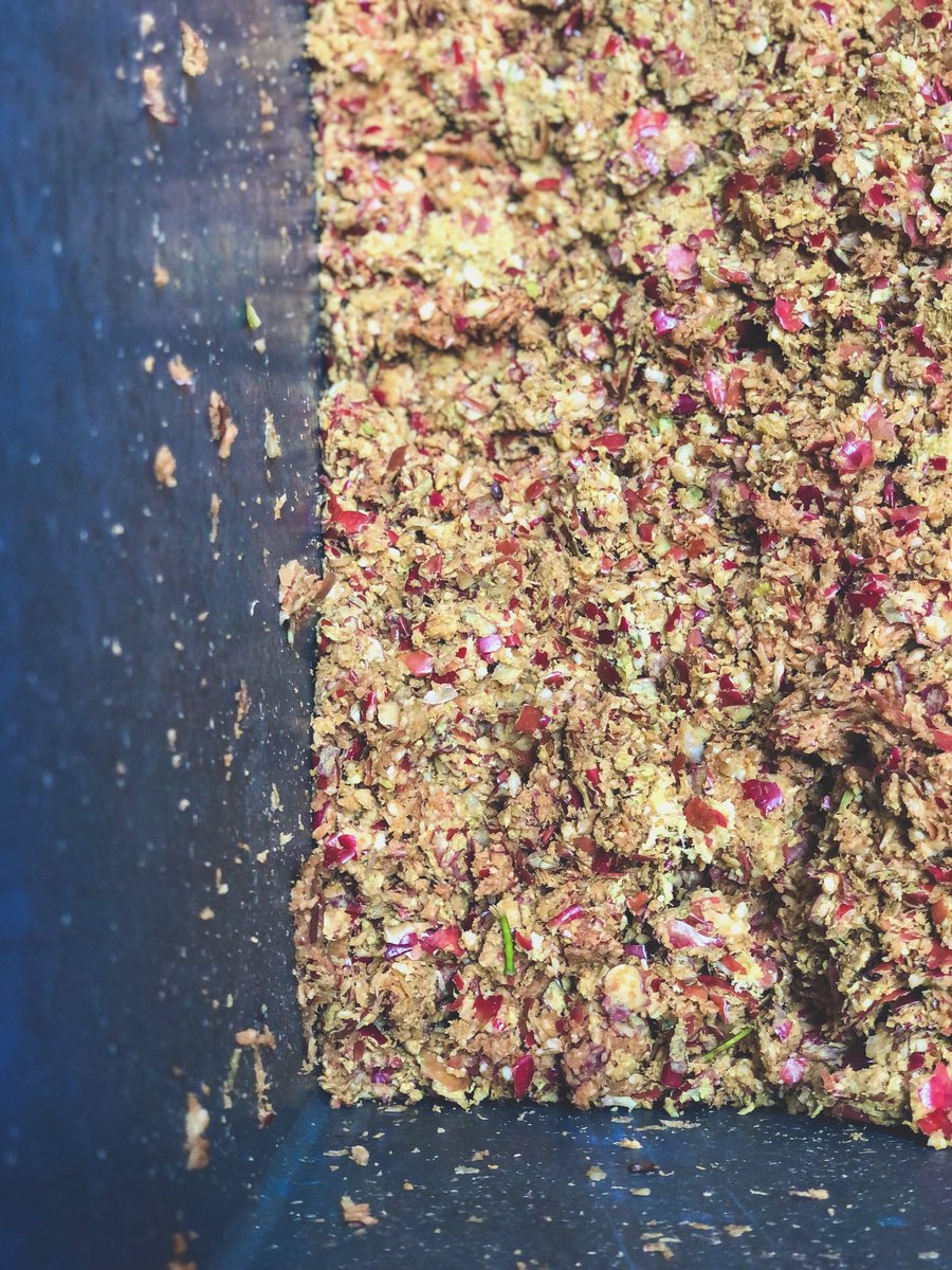 nibsetc's tweet photo. 📚 Story time: there once was a human DETERMINED to upcycle juice pulp… 🙋‍♀️ Meet our new partners @BiddendenCider and checkout the FULL story on IG: https://t.co/B3jzNMPdJa #ClosedLoop #Upcycle #JuicePulp #MadeInEngland #LocallySourced #FightFoodWaste #ThinkBeforeYouToss #nibsetc https://t.co/DimVexNTeP