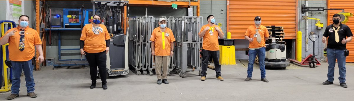 Whale, whale, whale, look at MET 6540 rocking their unique ties on Crazy Tie Day.
#METappreciationweek21 
<a href="/Fred_asj/">Fred Silva</a> <a href="/Ivan_Quintero_/">Ivan Quintero</a> <a href="/THDRoxSalinas/">Roxie Salinas</a>