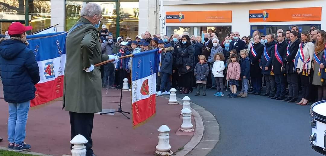 joaquimtimoteo's tweet photo. 11 novembre : #Montrouge se souvient et rend hommage à tous les soldats morts au combat lors de la "sale guerre".
Un travail de mémoire utile pour une culture de paix entre les peuples 🙏 https://t.co/uAUO8FEzya