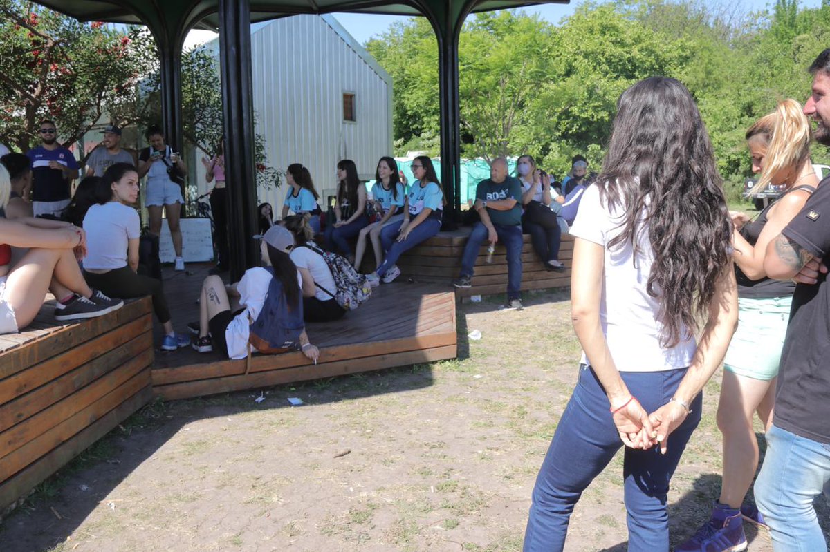 Último encuentro con pibes y pibas de la Promo 2021 en las Jornadas recreativas participativas en la Reserva Urbana/Polo deportivo. 
Una tarde enriquecedora charlando y compartiendo sus expectativas, porque el #Morón que queremos es con ellxs como protagonistas.
#MunicipioDeMorón