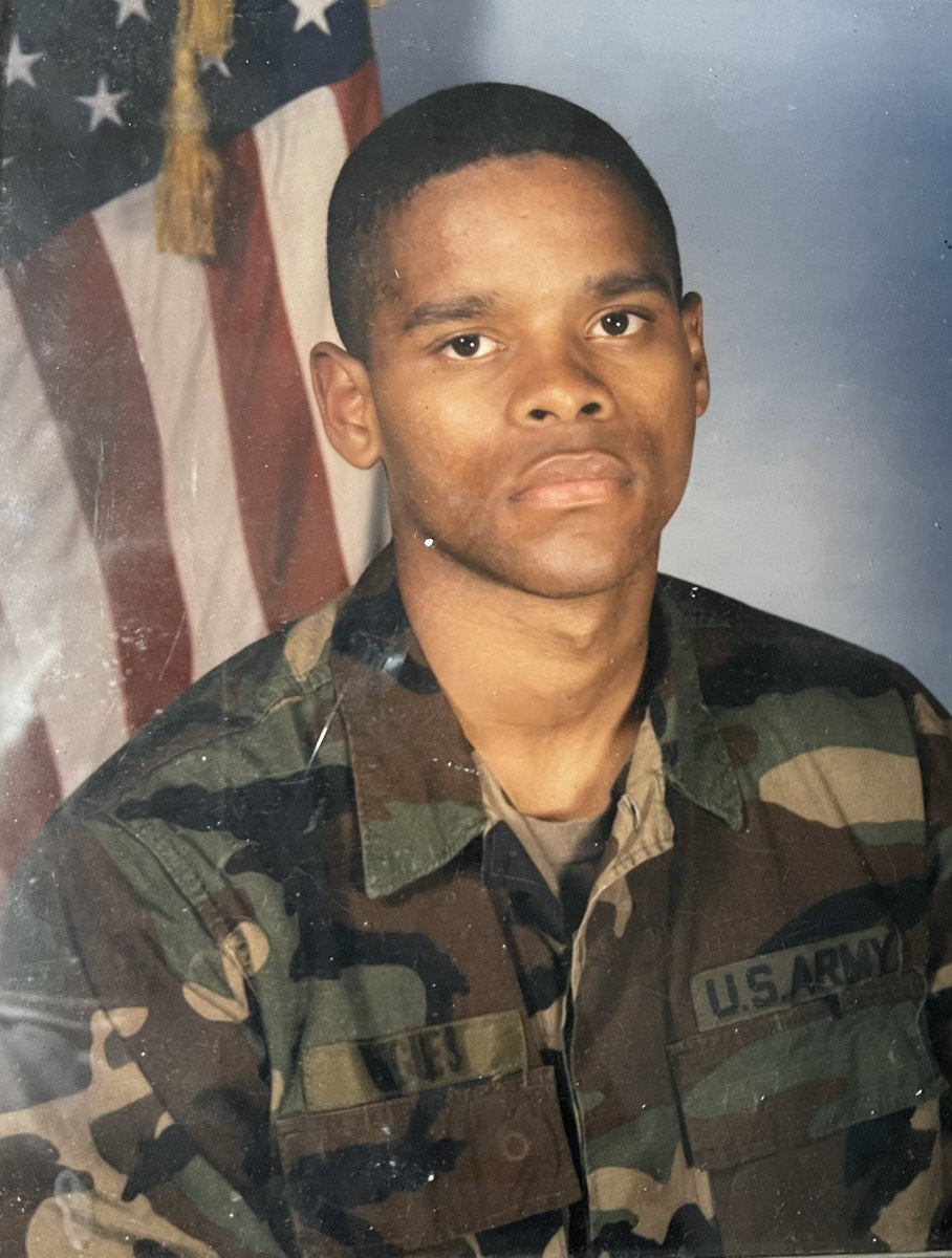 cpegues's tweet photo. 34 years ago, I changed my life from a life of crime to becoming a soldier in the US Army. It was the best decision I have ever made. So today is more than just “Veterans Day” to me, it's my “Life Changing Day”! #OnceACop #OnceASoldier #cpe #keepitrightnotreal https://t.co/oQihB0XHHR