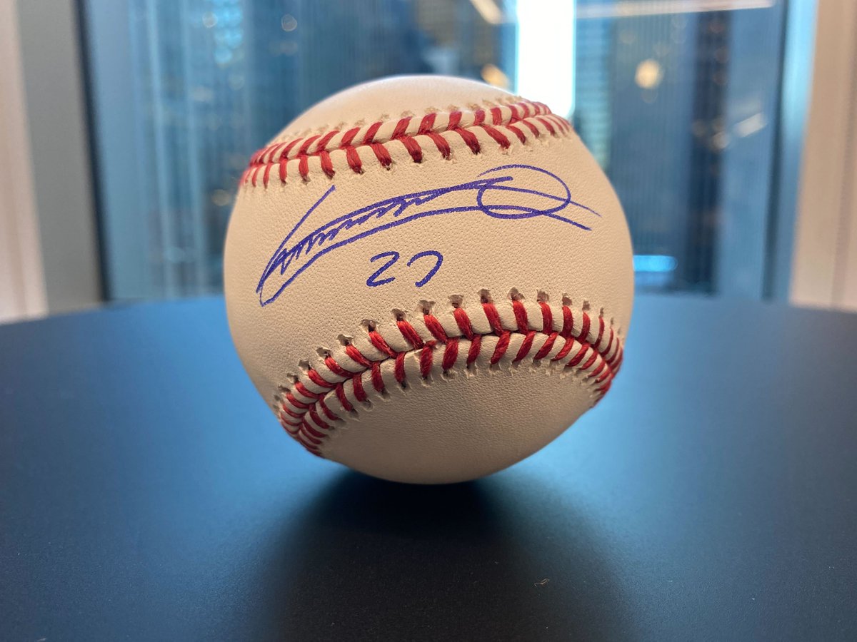 MLBDominicana's tweet photo. PELOTA FIRMADA POR VLADIMIR GUERRERO JR. 🇩🇴⚾✍ 
Para participar y tener la oportunidad de ganar solo tendrás que hacer retweet a este tweet. #MLBDominicana https://t.co/JB6RvXtg0a