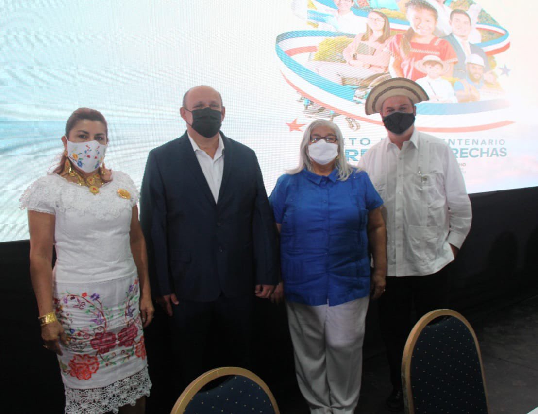 IPACOOP's tweet photo. El Director del #IPACOOP, Edwin Navarro, estuvo presente en la entrega del paquete de propuestas del Pacto del Bicentenario, correspondiente a la Región Central (Herrera, Coclé, Los Santos y Veraguas). https://t.co/4RHVZoNAH8