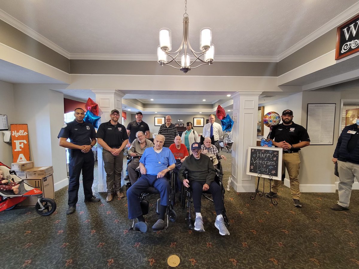 ChattanoogaPD's tweet photo. A few #ChattPD officers and veterans themselves enjoyed spending part of this #VeteransDay visiting and sharing stories with a group of other veterans in the community. https://t.co/5kHePrtL0I