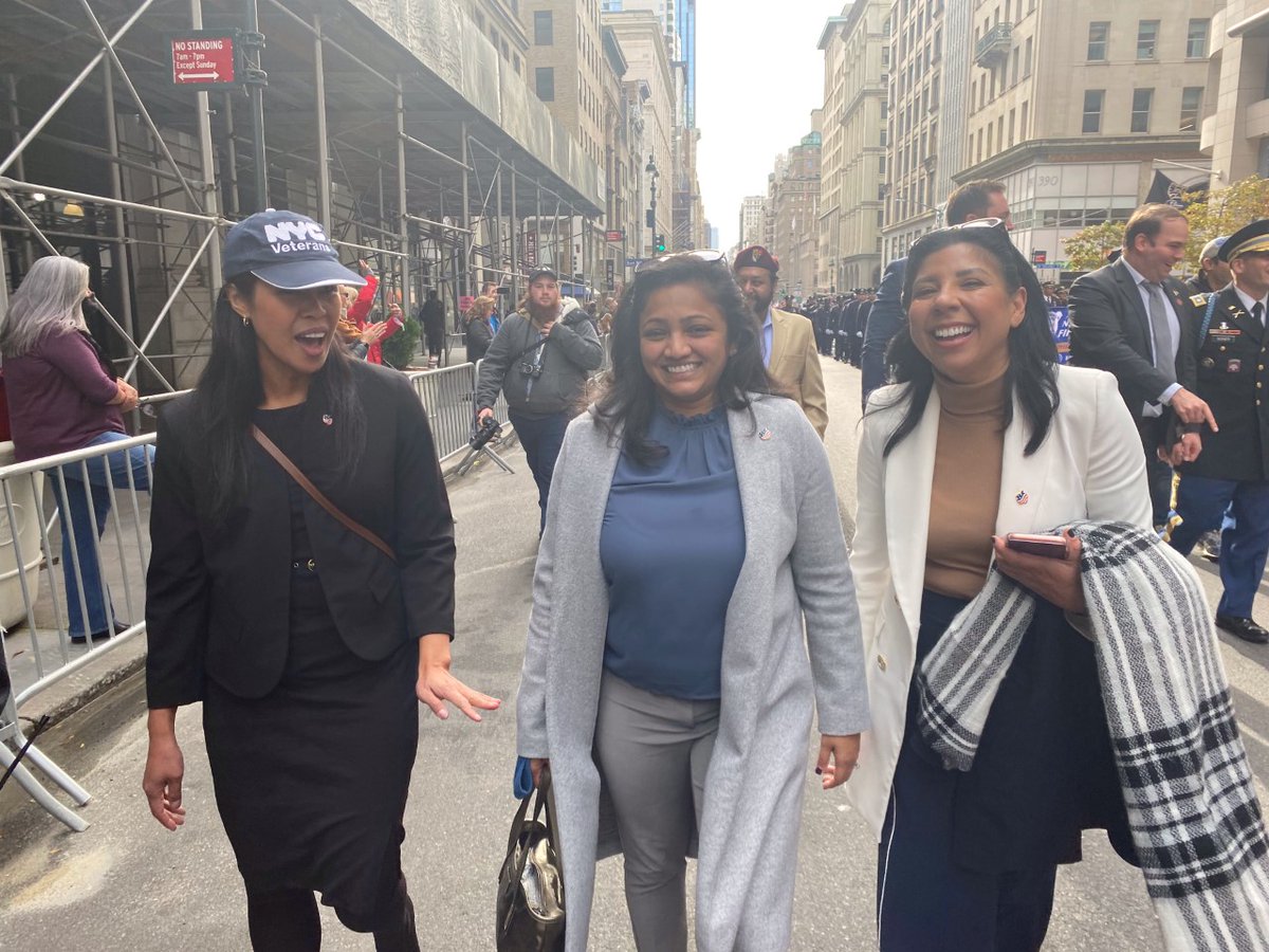 nycveterans's tweet photo. #TeamDVS showed up to march in this year's #NYCVeteransDayParade!
There are plenty of #veterans & non-veterans on our staff - EVERYONE works to ensure that NYC's veterans have the support they need. Happy #VeteransDay to these public servants!
#NYCVeteransDay21 https://t.co/5fLIETmAEt