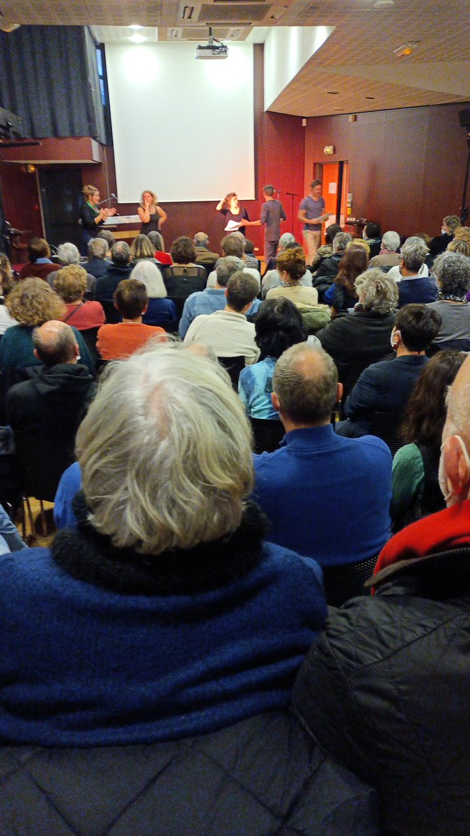 quilgars_p's tweet photo. Salle comble pour la première de "faire commun.e".
Super spectacle, cela continue demain et après-demain...
Pour les absents tant pis 🤪 https://t.co/mlnFLCru54