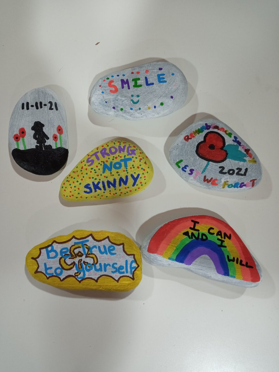 93rdTrefoil's tweet photo. Relaxing meeting this week, decorating pebbles with #PositiveVibes and #Remembrance @TrefoilGuild https://t.co/hdDhgFB9ip