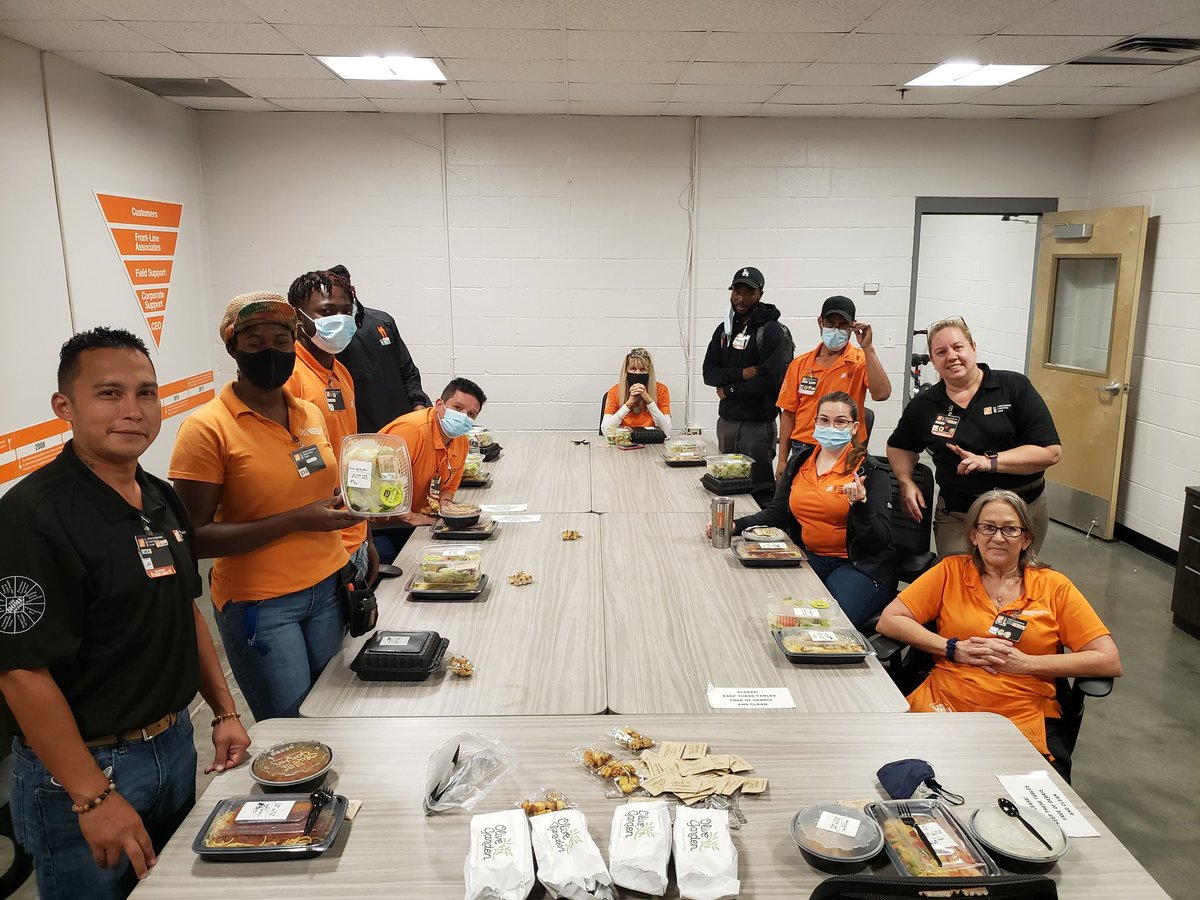 KPepkowski's tweet photo. MET Appreciation Week right here! Ice cream delivered by our bosses and Olive Garden lunch. Thank you for all you do! #YESwearespoiled #METRULES #Yummytreats #METappreciationWeek21 
@XiomaraAponte15 @anandsingh1210 @ShainaBoggan @jasdyer2503 https://t.co/gHAwK68EQX