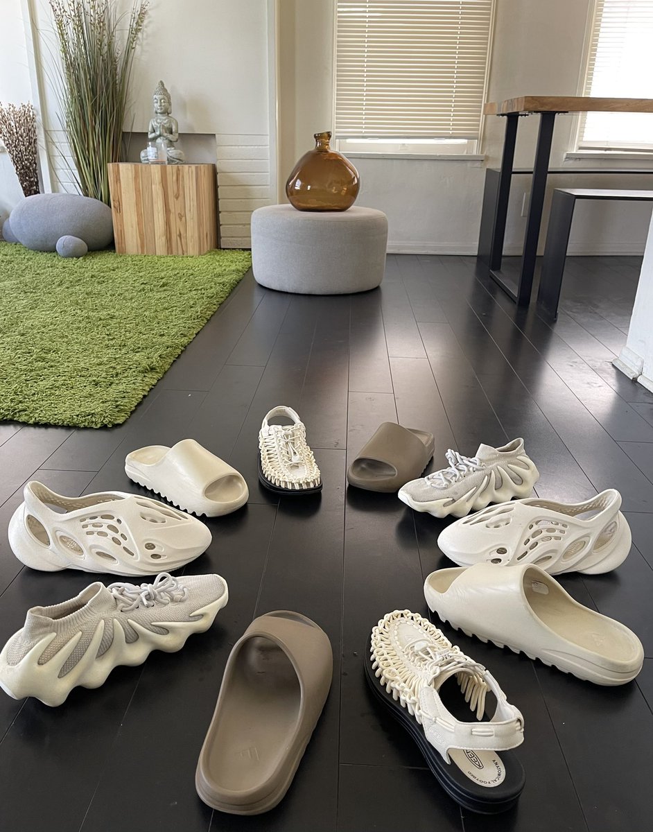 TheKanversation's tweet photo. My weekly rotation #PureSoles #PureSouls #PureRotation #Yeezy #YZY #Ye #Keen https://t.co/gWNNpPSeuQ