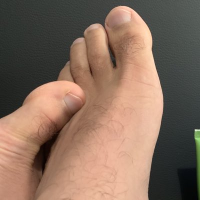 FeetShowing's tweet photo. #NewProfilePic https://t.co/wvZbXumKAO